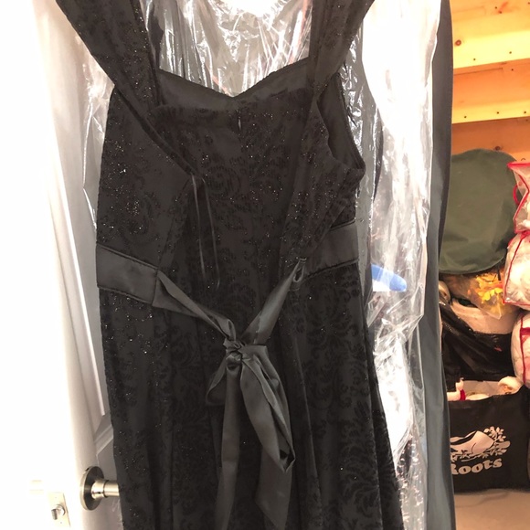 Black lace, glitter dress - Picture 2 of 4